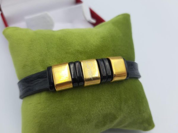 دستبند چرم طرح کارتیر طلایی