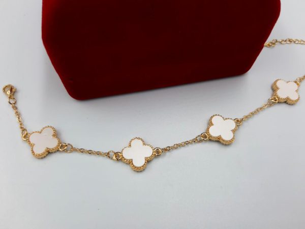 دستبند ونکلیف سفید با زنجیر طلایی