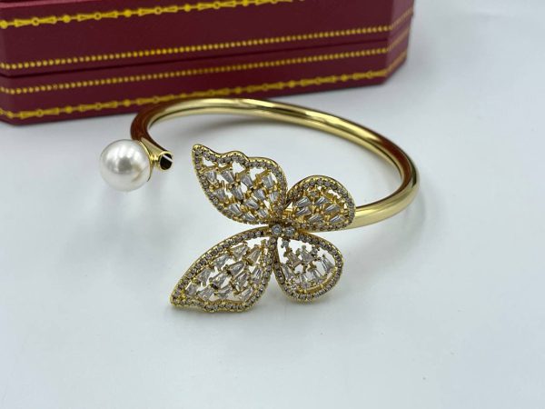 دستبند پروانه و مروارید طلایی