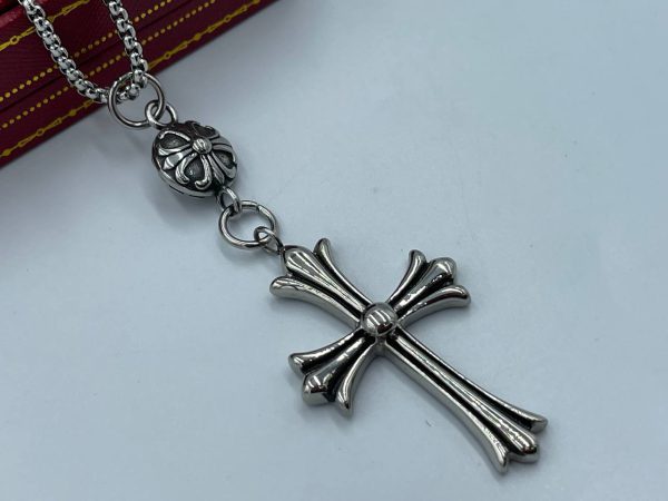 گردنبند صلیب با آویز خاص نقره ای