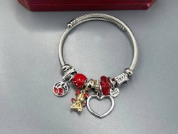 دستبند پاندورا آویز عروسکی قرمز و نقره ای