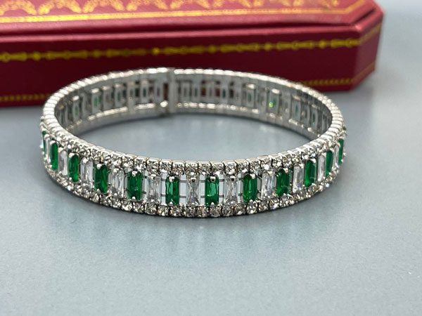 دستبند طرح جواهر با کریستال سفید و سبز