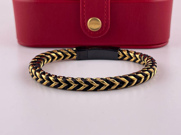 دستبند طرح بافت و استیل مشکی طلایی