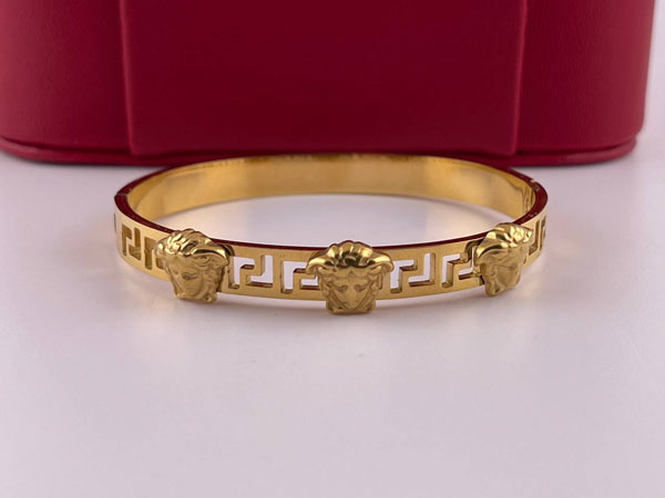 خرید دستبند ورساچه طلایی