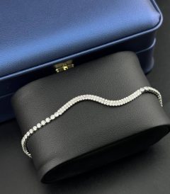 دستبند تنیس کلاسیک زنانه | نگین‌دار با درخشش الماس و قفل ایمن