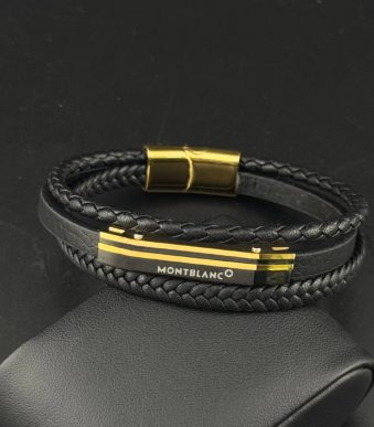 دستبند چرم مردانه سه ردیفه طرح مونت بلانک با پلاک مشکی و خطوط طلایی