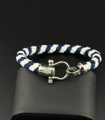 دستبند طنابی برند امگا مدل سیلینگ با بافت سرمه ای و سفید و قفل استیل