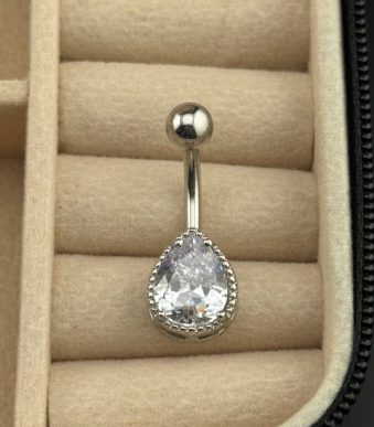 پیرسینگ ناف نگین‌دار طرح اشکی