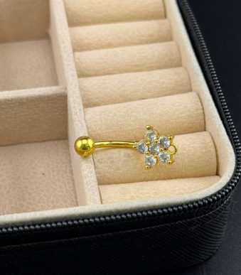 پیرسینگ ناف نگین‌دار طرح گل طلایی