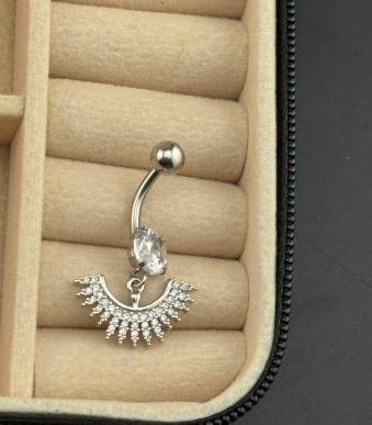 پیرسینگ ناف آویزدار طرح ماه نگین‌دار