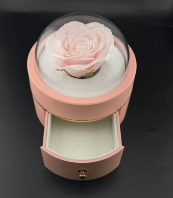 باکس هدیه صورتی استوانه ای با گنبد شیشه ای و گل رز داخلی