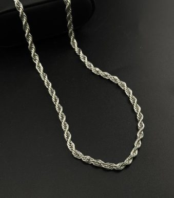 جزئیات قفل و اتصالات محکم در گردنبند طنابی مردانه