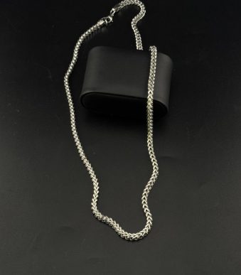 گردنبند زنجیر گندمی استیل نقره‌ای با انعطاف‌پذیری بالا و ایستایی یکدست