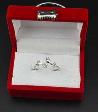 انگشتر زنانه استیل طرح گل و غنچه