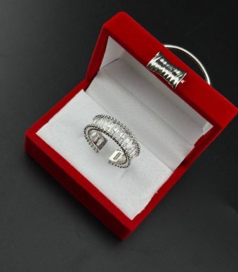 انگشتر زنانه استیل نگین‌دار مدل باز